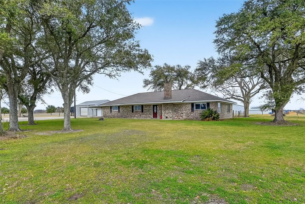 2555 Straznicky Road, Beasley, TX 77417