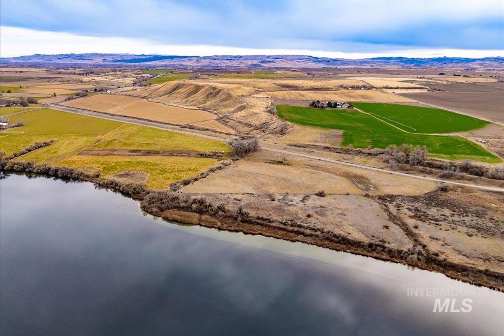 1212 River Rd, Homedale, ID 83628