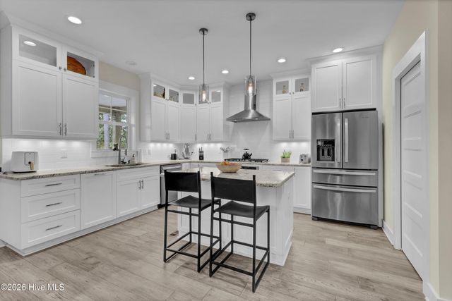 346 Shore Point Drive, Wilmington, NC 28411