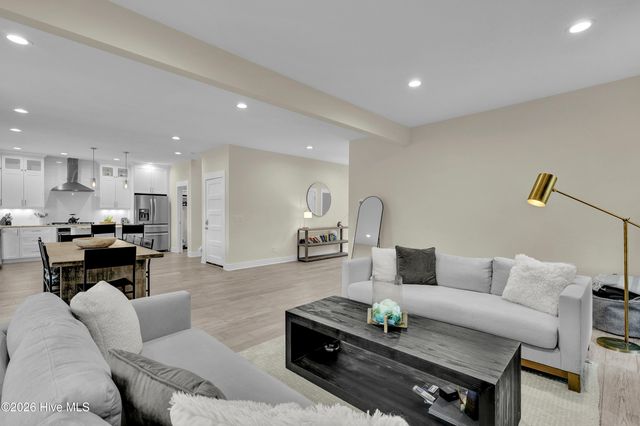 346 Shore Point Drive, Wilmington, NC 28411