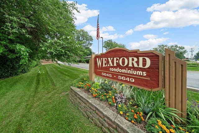 5645 S Cass Avenue 301, Westmont, IL 60559