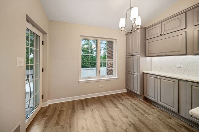5645 S Cass Avenue 301, Westmont, IL 60559