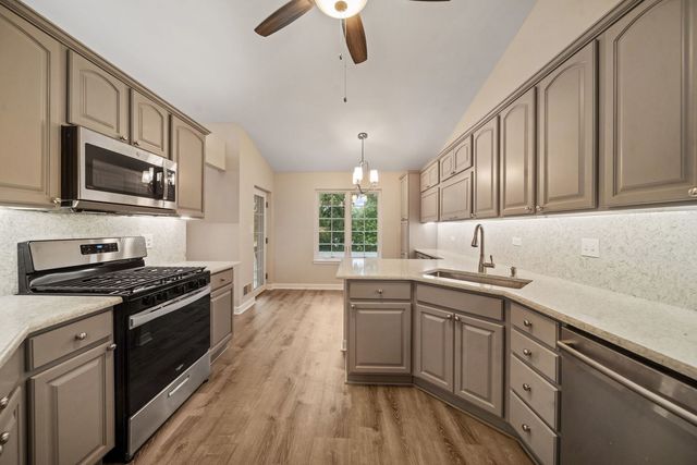 5645 S Cass Avenue 301, Westmont, IL 60559