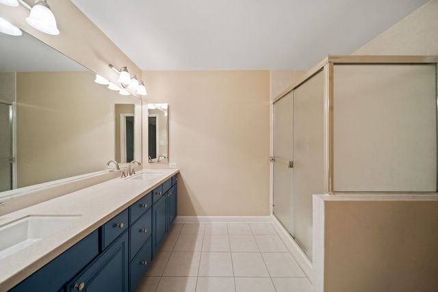 5645 S Cass Avenue 301, Westmont, IL 60559