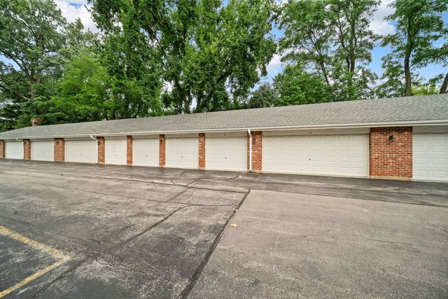 5645 S Cass Avenue 301, Westmont, IL 60559