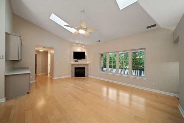 5645 S Cass Avenue 301, Westmont, IL 60559