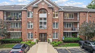5645 S Cass Avenue 301, Westmont, IL 60559