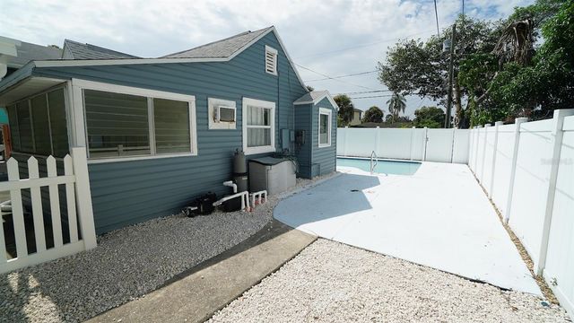 1632 27TH AVENUE N, St Petersburg, FL 33713