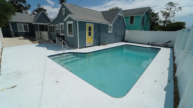 1632 27TH AVENUE N, St Petersburg, FL 33713