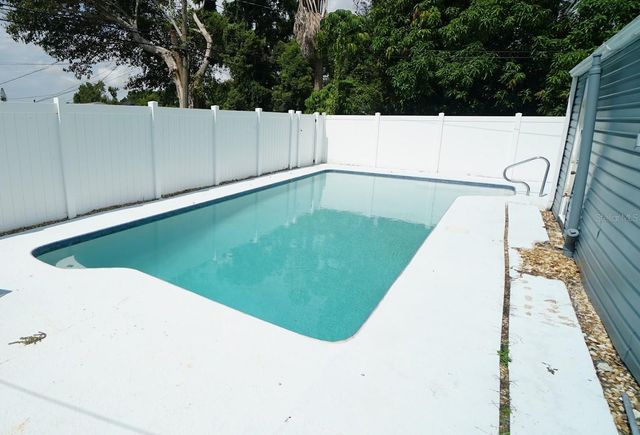 1632 27TH AVENUE N, St Petersburg, FL 33713
