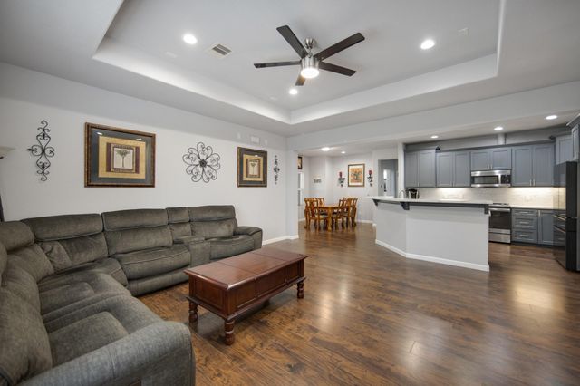 515 Dahila Street, Waller, TX 77484