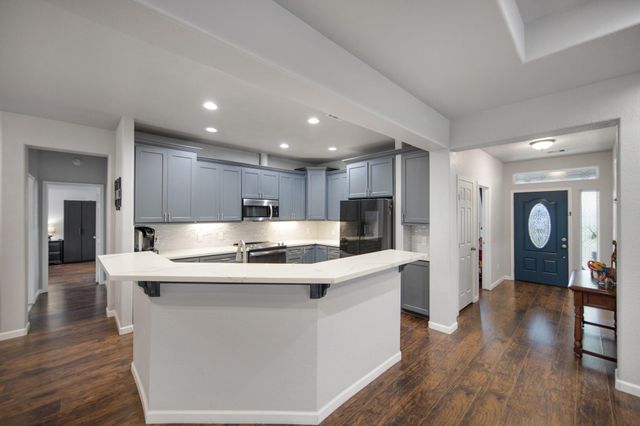 515 Dahila Street, Waller, TX 77484