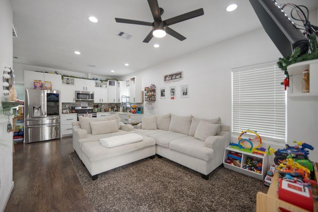 515 Dahila Street, Waller, TX 77484