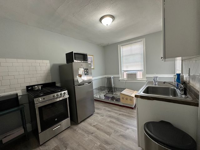 8 Brooks Park 24, Medford, MA 01255