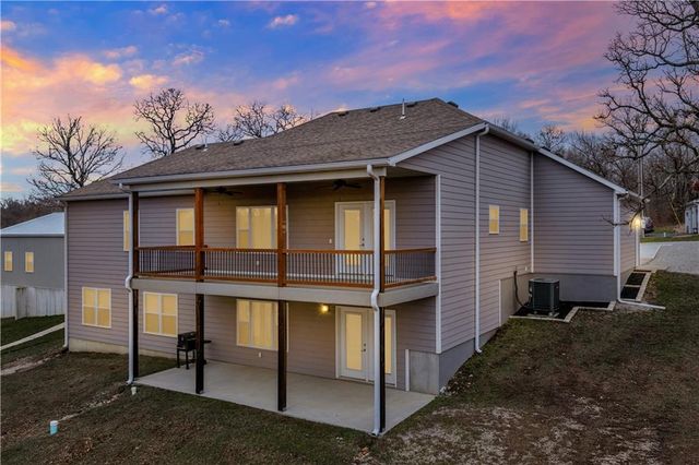 27487 Isabella Lane, Warsaw, MO 65355