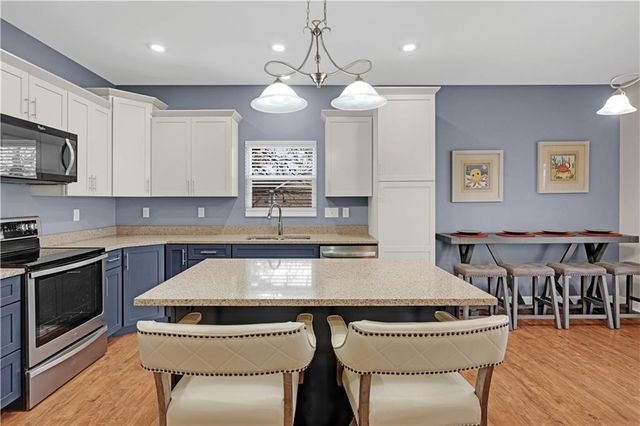 27487 Isabella Lane, Warsaw, MO 65355