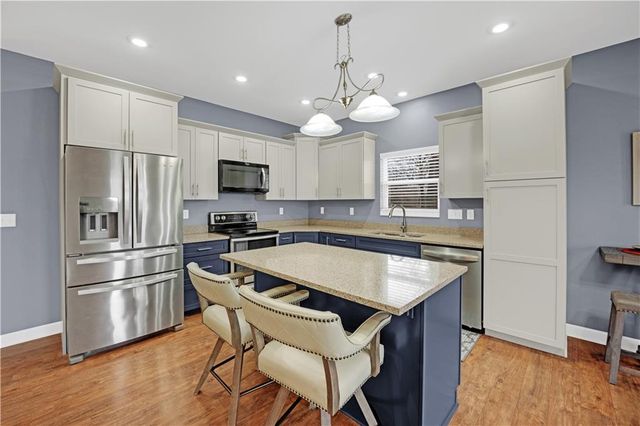 27487 Isabella Lane, Warsaw, MO 65355