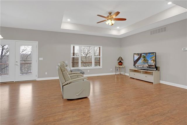 27487 Isabella Lane, Warsaw, MO 65355