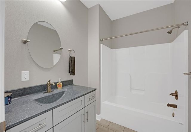 27487 Isabella Lane, Warsaw, MO 65355