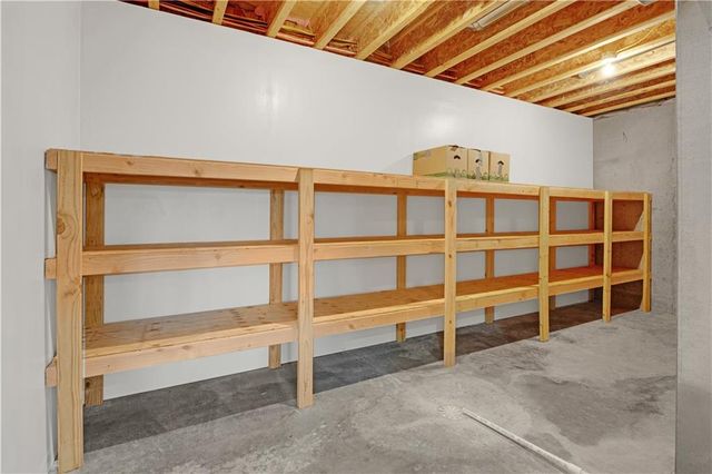 27487 Isabella Lane, Warsaw, MO 65355