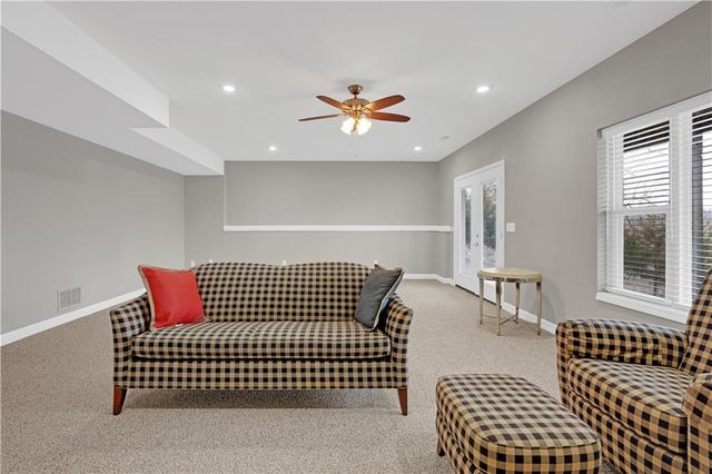 27487 Isabella Lane, Warsaw, MO 65355