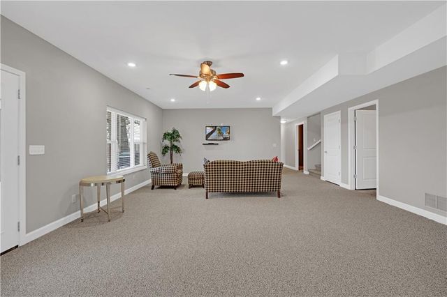 27487 Isabella Lane, Warsaw, MO 65355