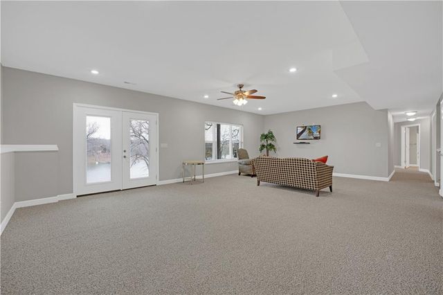 27487 Isabella Lane, Warsaw, MO 65355