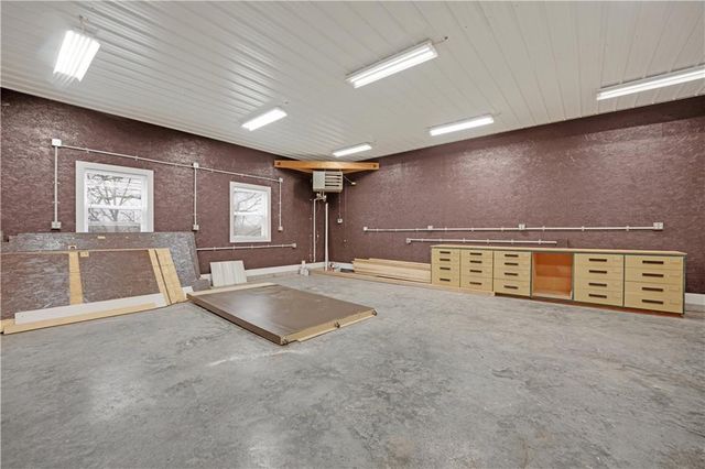 27487 Isabella Lane, Warsaw, MO 65355