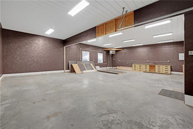 27487 Isabella Lane, Warsaw, MO 65355