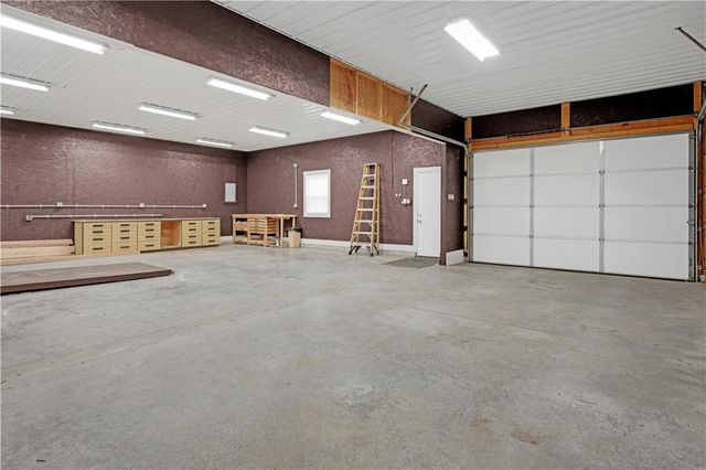 27487 Isabella Lane, Warsaw, MO 65355