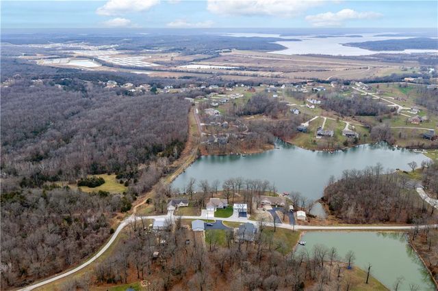 27487 Isabella Lane, Warsaw, MO 65355