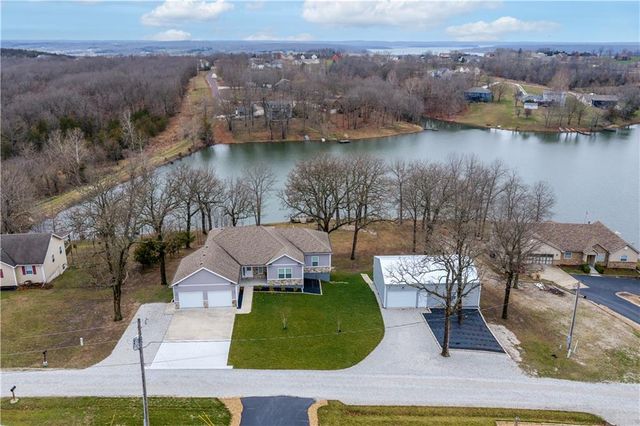 27487 Isabella Lane, Warsaw, MO 65355