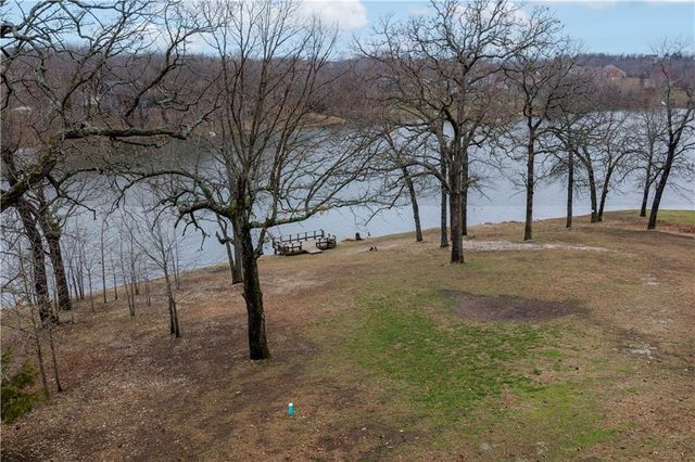 27487 Isabella Lane, Warsaw, MO 65355