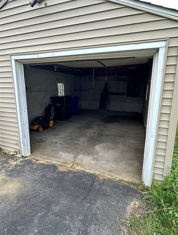 2430 Linwood Street SW, Cedar Rapids, IA 52404