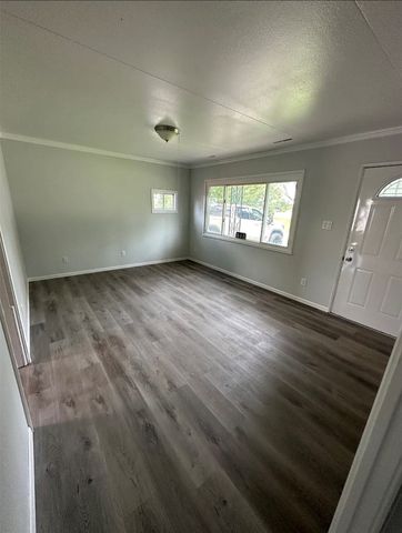 2430 Linwood Street SW, Cedar Rapids, IA 52404