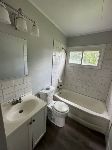 2430 Linwood Street SW, Cedar Rapids, IA 52404