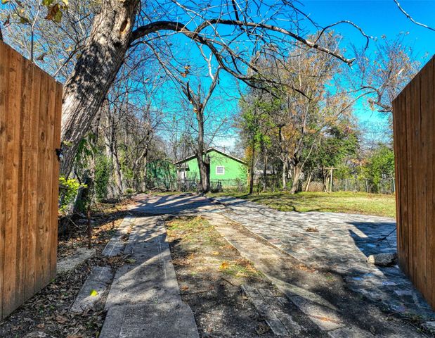 2765 Scotland Drive, Dallas, TX 75216