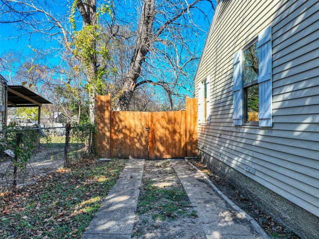 2765 Scotland Drive, Dallas, TX 75216