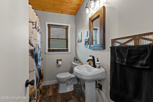 2023 Dixie Garden Dr, Louisville, KY 40272