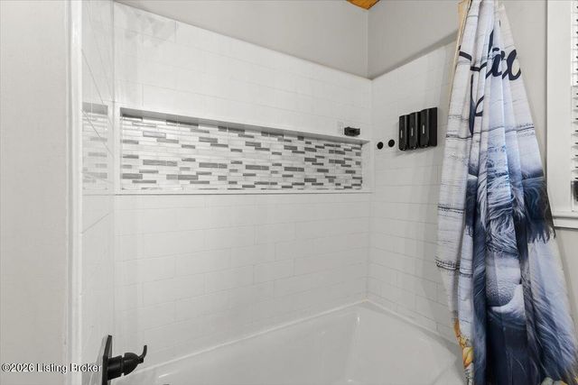 2023 Dixie Garden Dr, Louisville, KY 40272