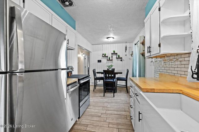 2023 Dixie Garden Dr, Louisville, KY 40272