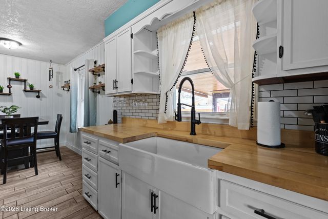 2023 Dixie Garden Dr, Louisville, KY 40272