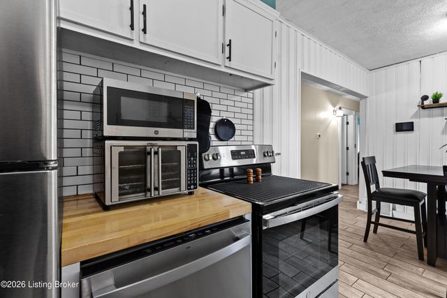 2023 Dixie Garden Dr, Louisville, KY 40272