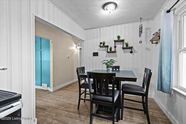 2023 Dixie Garden Dr, Louisville, KY 40272