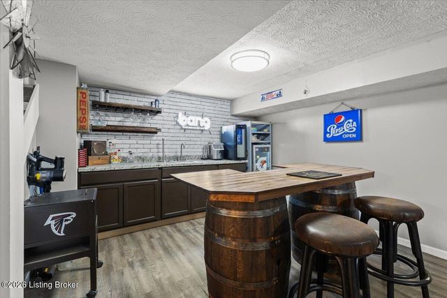 2023 Dixie Garden Dr, Louisville, KY 40272