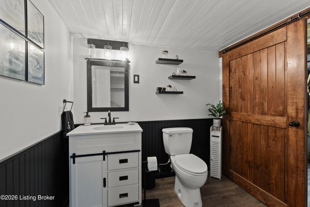 2023 Dixie Garden Dr, Louisville, KY 40272