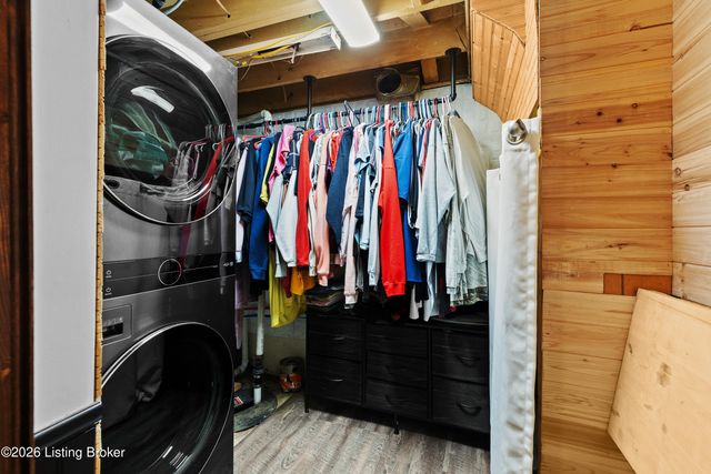 2023 Dixie Garden Dr, Louisville, KY 40272