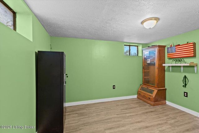 2023 Dixie Garden Dr, Louisville, KY 40272