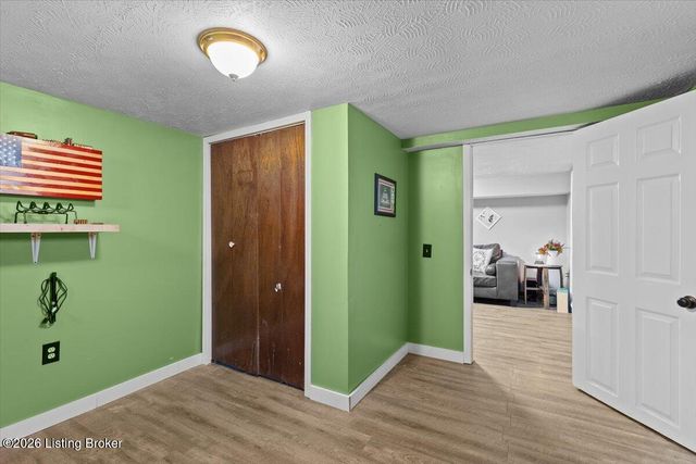 2023 Dixie Garden Dr, Louisville, KY 40272