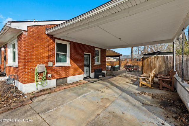 2023 Dixie Garden Dr, Louisville, KY 40272